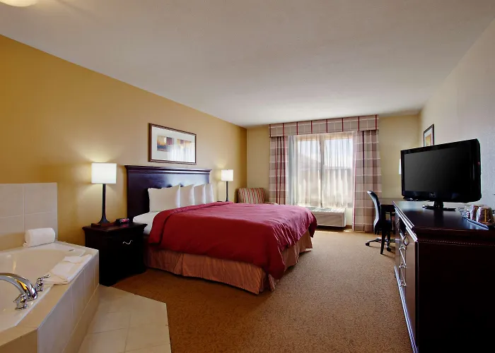 Country & By Radisson, Center Az
