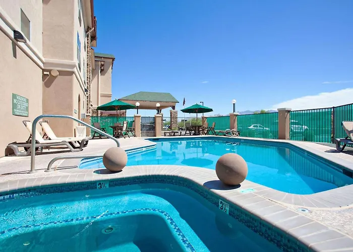 Country & By Radisson, Center Az