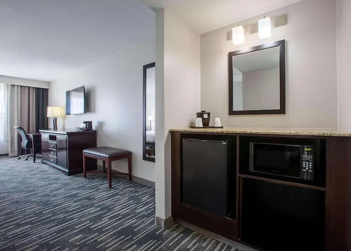Country & By Radisson, Center Az