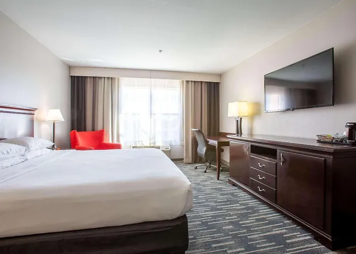 Country & By Radisson, Center Az Hotel