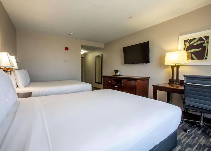 Hotel Country & By Radisson, Center Az 4*