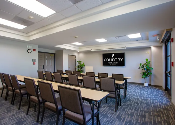 Country & By Radisson, Center Az