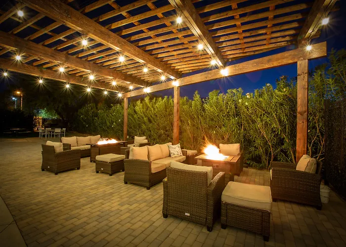 Country & By Radisson, Center Az Hotel Tucson