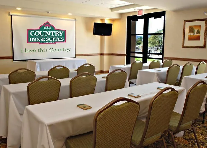 Country & By Radisson, Center Az Hotel